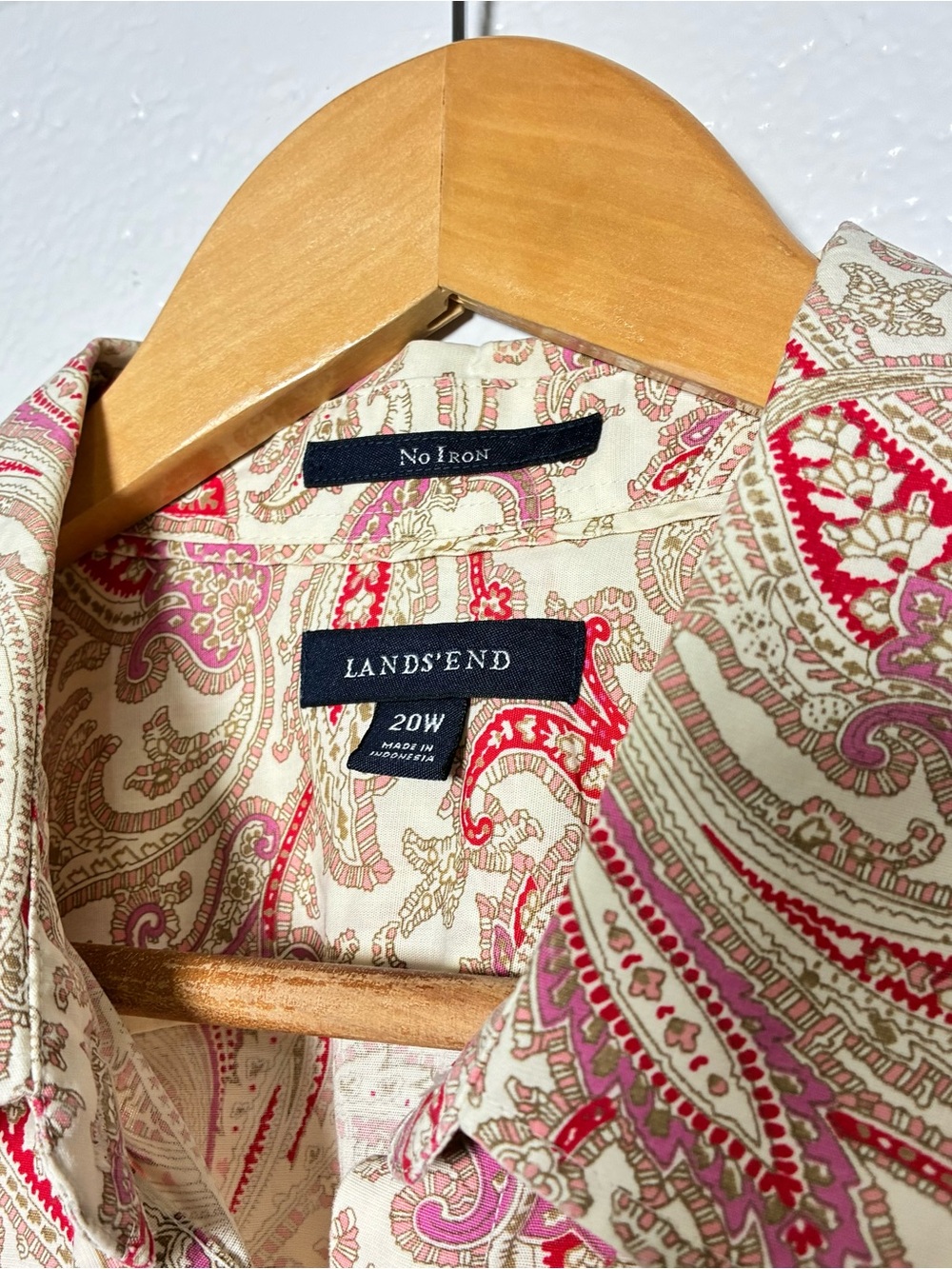 Lands’ End pink red floral paisley no iron cotton button down top - Picture 5 of 6